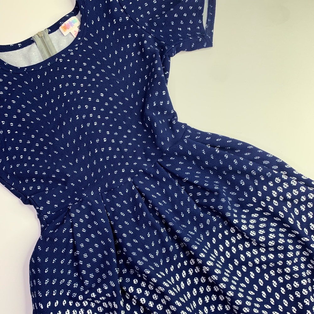 Beautiful dipped Amelia lularoe size small